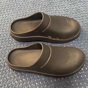 OOFOS Men's Black Slip-On Loafers